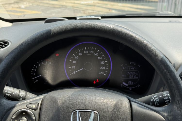 Used Honda Vezel 2020 1.5L CVT Elite Edition Odometer Close Up