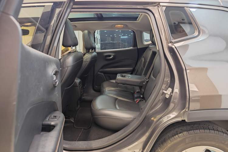 Used Jeep Compass 2017 200T Automatic Family Edition
