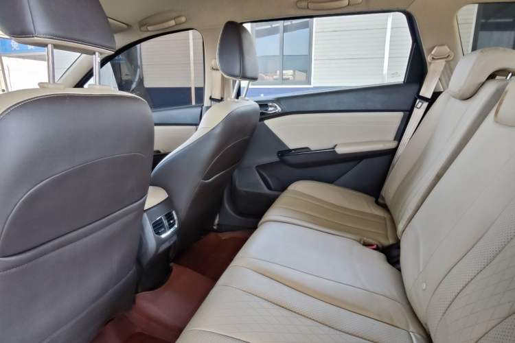 Used Baojun 310W 2017 1.5L Manual Fashion Model China V
