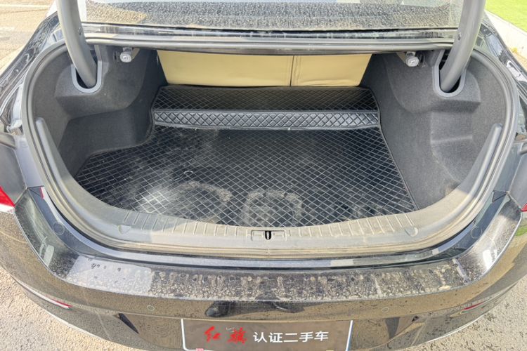 Used Hongqi H5 2022 Classic Model Facelift 1.8T Automatic Smart Connect Flagship Edition Trunk