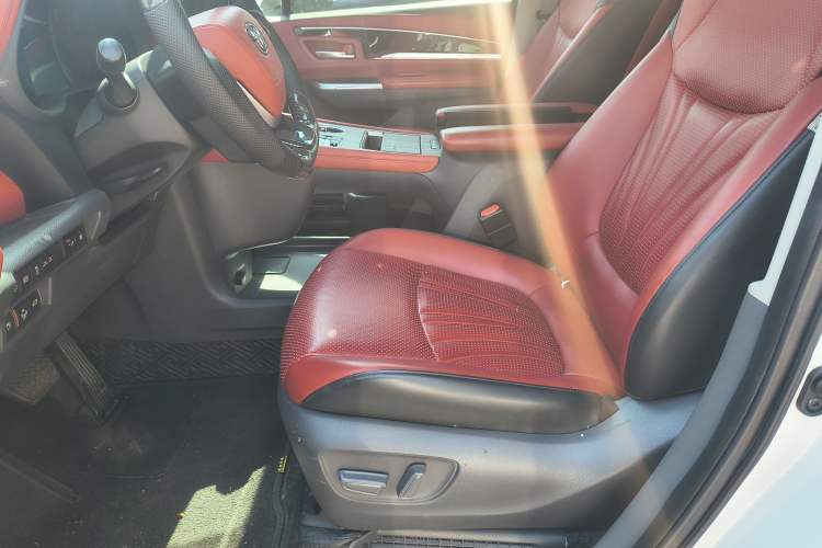 Used Toyota SIENNA 2024 2.5L Hybrid Comfort Edition Left Front Seat