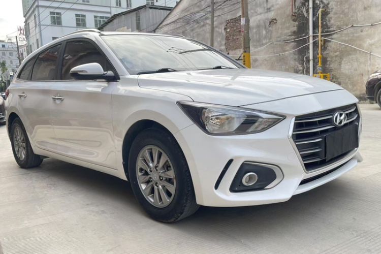 Used Hyundai Celesta Traveler 2018 1.6L Automatic Yixin Model China V Standard