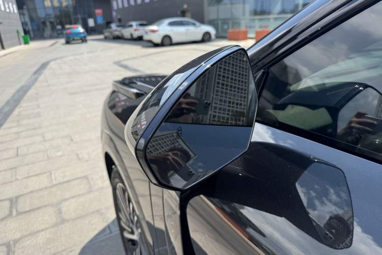 Used Lynk & Co 08 EM-P 2023 120km Long-Range Halo
