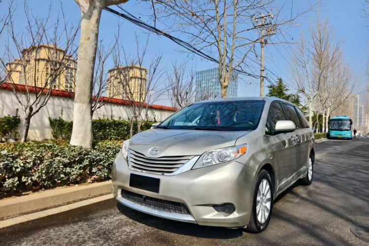 Used Toyota SIENNA 2015 3.5L 4WD LE Gasoline U.S. Specification