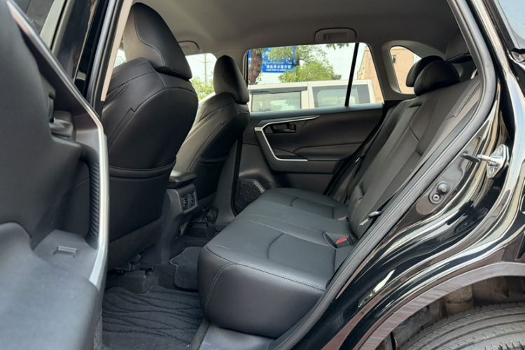 Used Toyota Wildlander 2022 2.0L CVT Two-Wheel Drive Leading Edition Interior 3