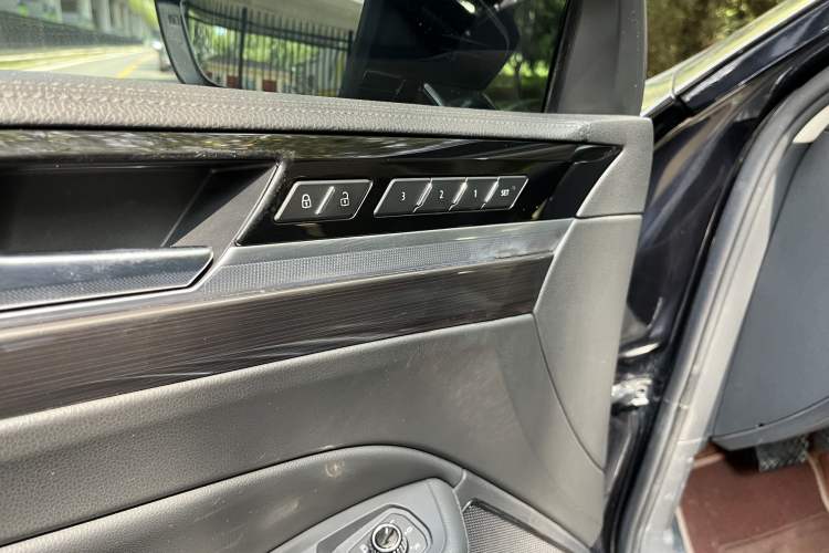 Used Volkswagen Phideon 2019 380TSI Two-Wheel Drive Business Edition China VI Standard