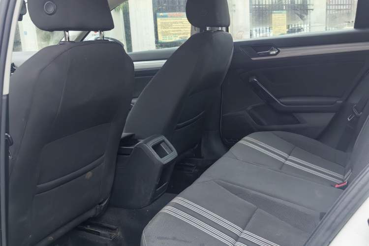 Used Volkswagen Lamando 2015 230TSI Manual Trend Edition
