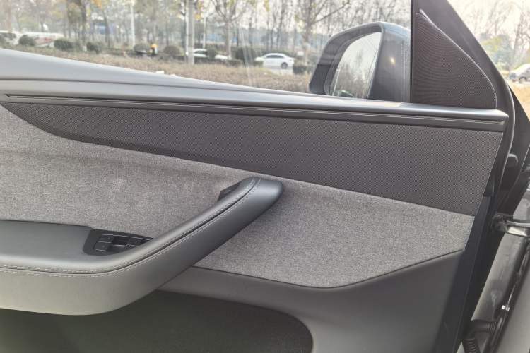 Used Tesla Model Y 2025 Rear-Wheel-Drive Version
