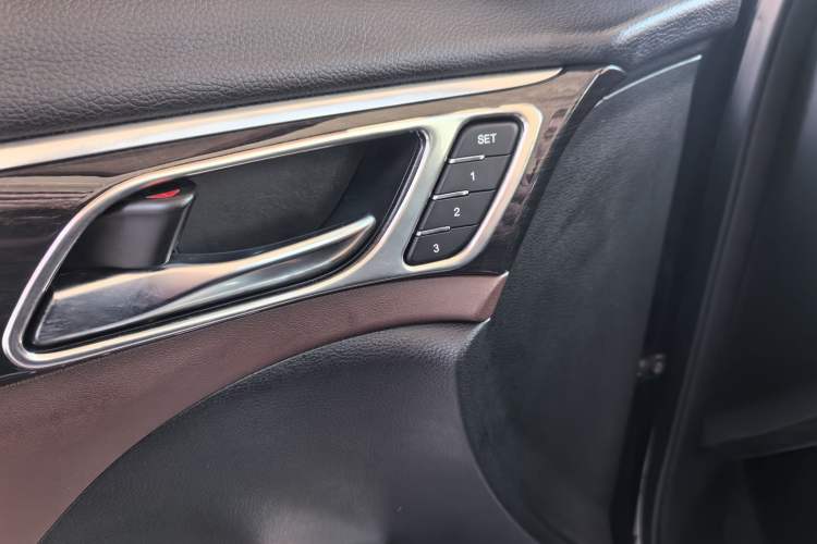 Used GAC Trumpchi GS8 2017 320T Two-Wheel Drive Luxury Smart Connectivity Version (7 Seats)