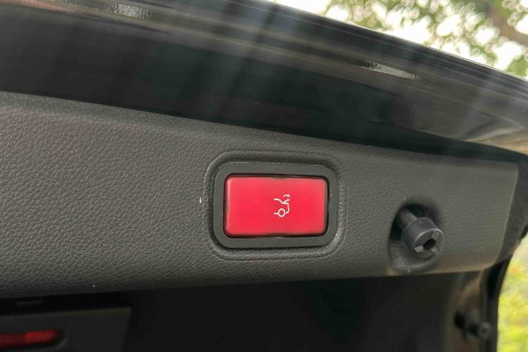 Used Mercedes-Benz E-Class 2017 E 300 L Sport Luxury Edition
