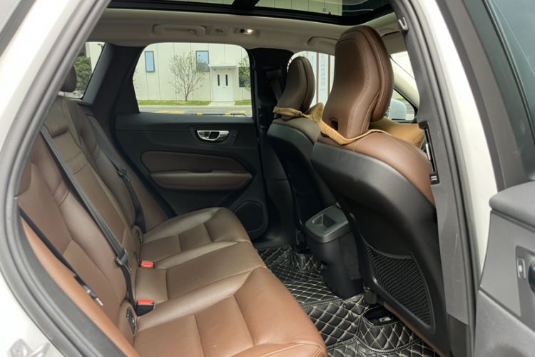 Used Volvo XC60 2019 T5 4x4 Smart Edition China VI Standard Interior 6