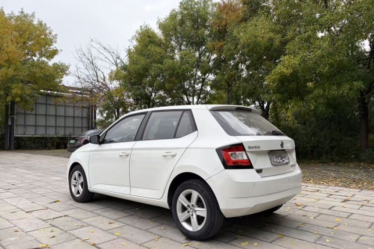 Used Skoda Fabia 2016 1.4L Automatic Car Enjoy Edition
