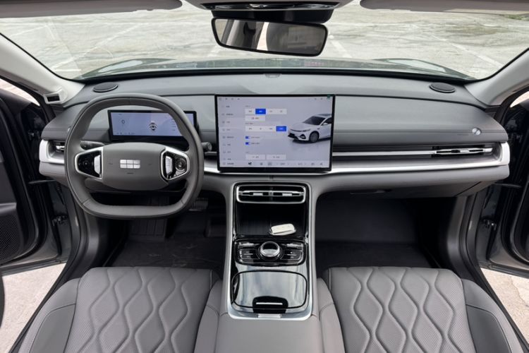 Used Geely Galaxy A7 2025 Model EM-i 70km Launch Edition Interior 9