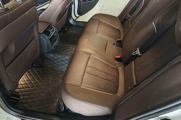 Used BMW 5 Series 2022 Restyled 525Li Luxury Package Left Rear Seat