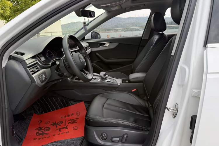 Used Audi A4L 2019 40 TFSI Ambition China VI Interior 5