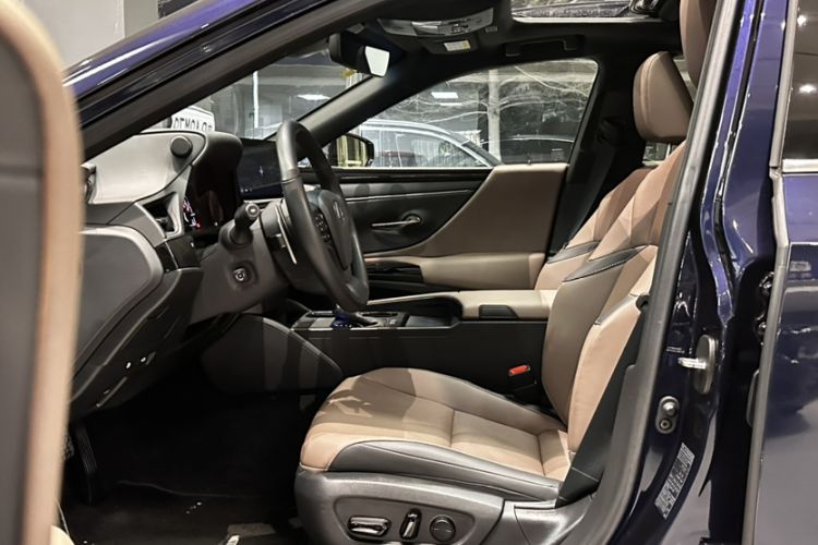 Used Lexus ES 2023 200 Excellence Edition
