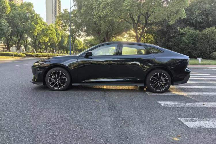 Used Changan UNI-V iDD 2024 Blue Whale Smart Electric iDD 136km ZhiKu Model