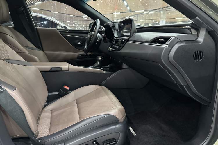 Used Lexus ES 2022 200 Excellence Edition Interior 3