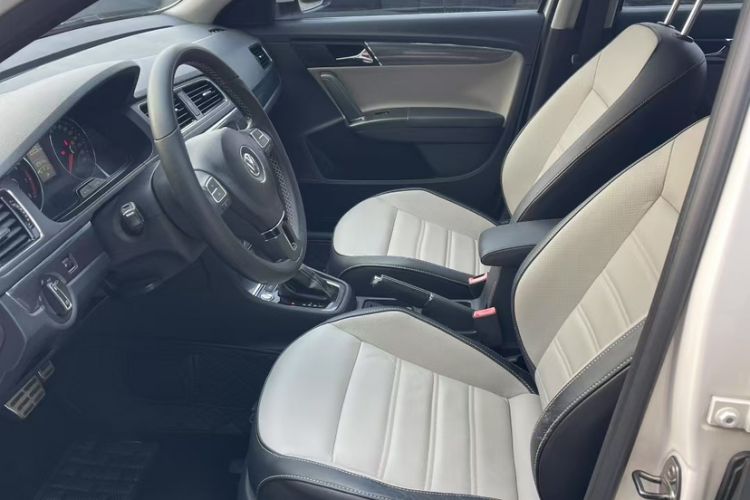 Used Volkswagen Cross Lavida 2014 1.4TSI DSG
