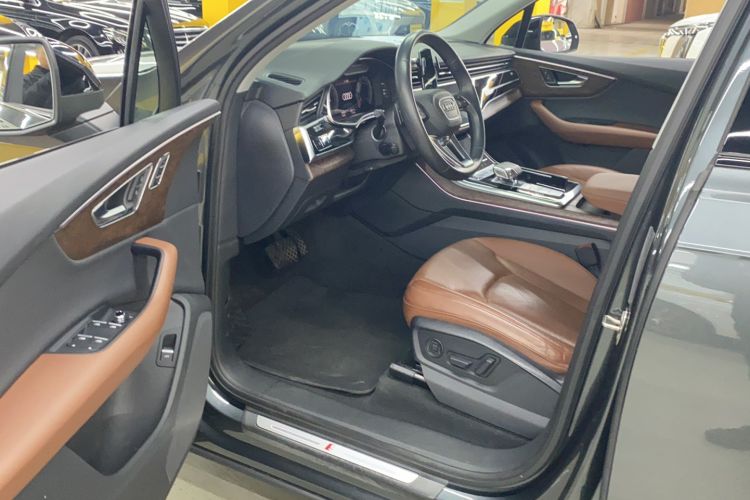 Used Audi Q7 2020 55 TFSI quattro S line sports model
