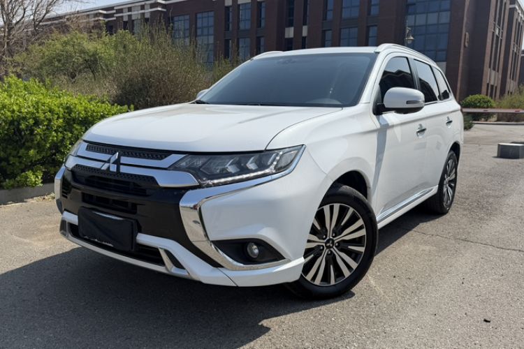 Used Mitsubishi Outlander 2021 2.4L 4x4 Zhi Xiang Edition 7 Seats