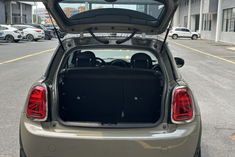 Used MINI 2018 1.5T COOPER Classic Edition Interior 2