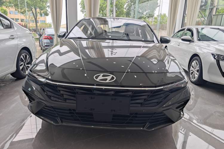 Used Hyundai Elantra 2023 1.5L CVT LUX Prestige Edition
