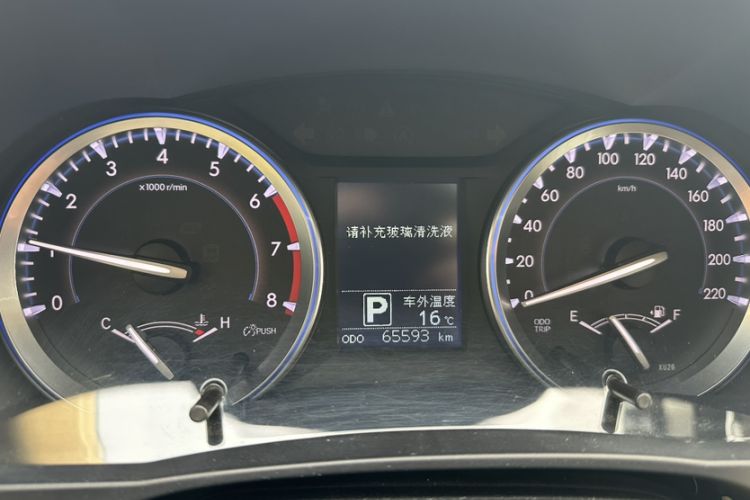 Used Toyota Highlander 2015 2.0T Four-Wheel Drive Elite Edition 7-Seater Odometer Close Up