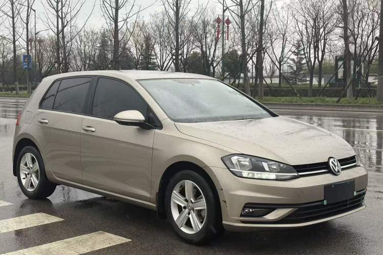 Used Volkswagen Golf 2018 1.6L Automatic Fashion Model Exterior 2