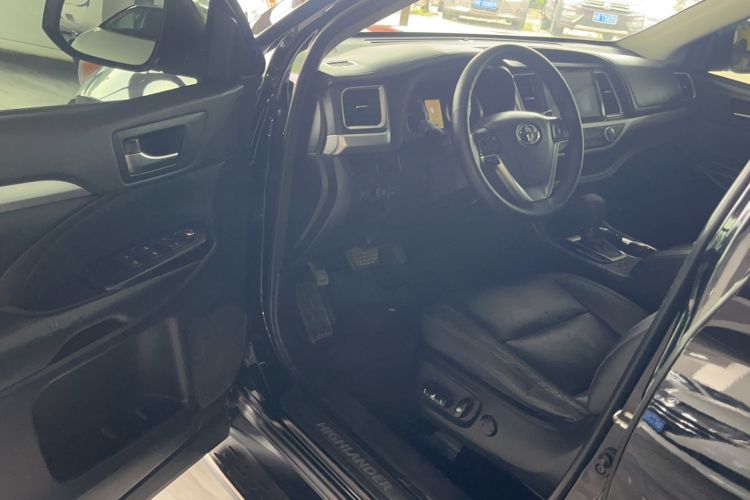 Used Toyota Highlander 2017 2.0T Four-Wheel Drive Black Edition Limited Model
