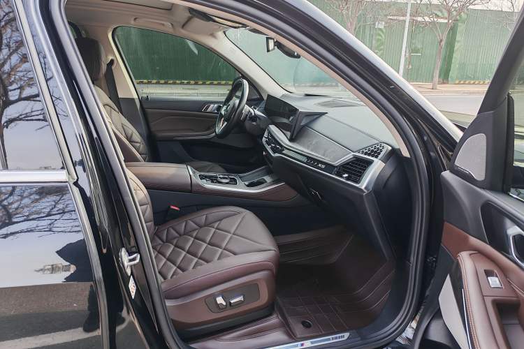 Used BMW X5 2023 xDrive 30Li Luxury M Sport Package
