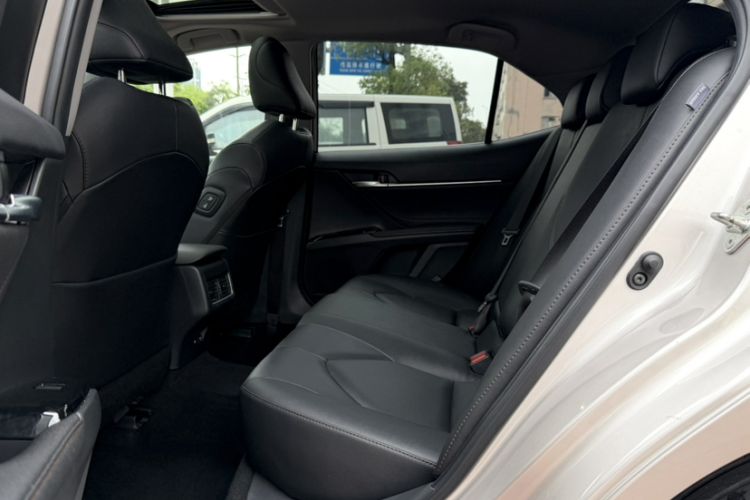 Used Toyota Camry 2021 2.0G Luxury Edition
