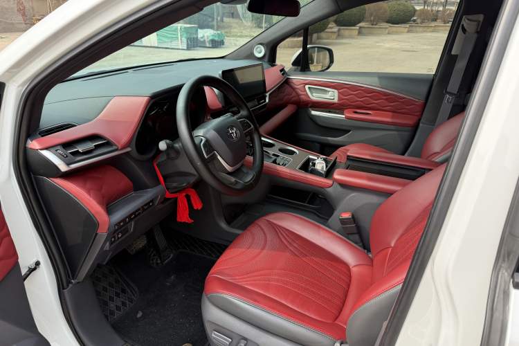 Used Toyota SIENNA 2023 2.5L Hybrid Comfort Edition