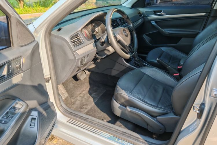 Used Volkswagen Lavida 2015 1.6L Automatic Comfort Edition Interior 3