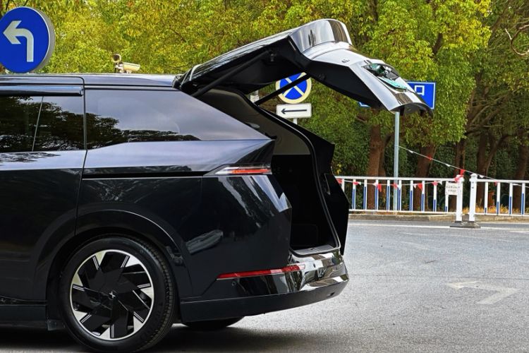 Used XPeng X9 2024 702 Ultra-Long Range Max