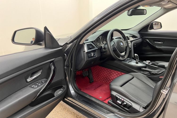 Used BMW 3 Series GT 2019 320i Sport Edition Interior 5