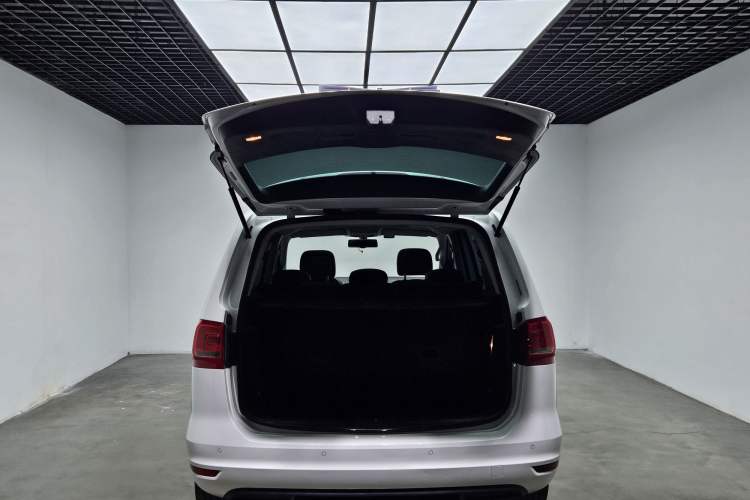 Used Volkswagen Sharan 2013 1.8TSI Standard Model
