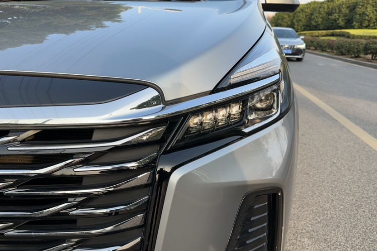 Used Buick GL8 2023 Land Executive Class 652T Luxury Model
