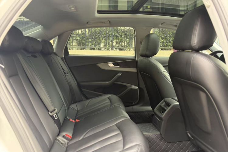 Used Audi A4L 2018 30th Anniversary Edition 40 TFSI Trendy Model Interior 4