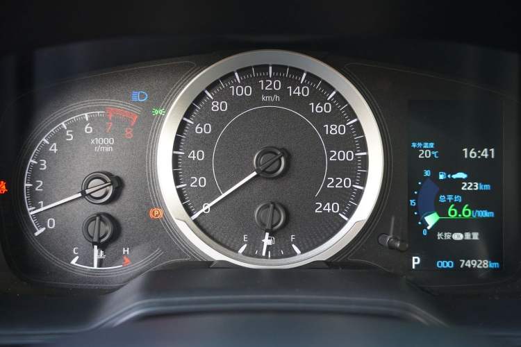 Used Toyota Corolla Cross 2022 2.0L Elite Edition Odometer Close Up