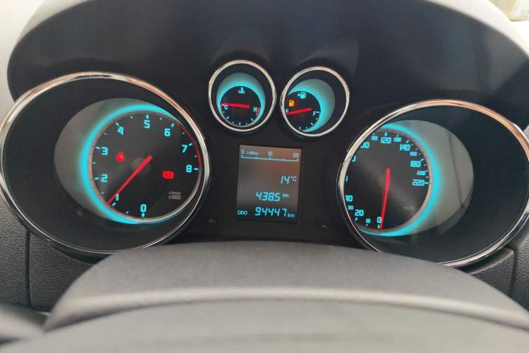 Used CHANGAN CS35 2015 1.6L Manual Luxury Model China IV Standard Odometer Close Up