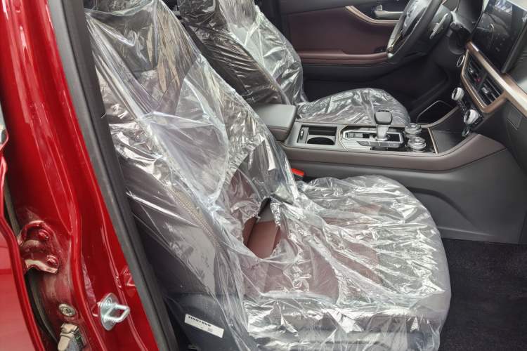 Used Sinotruk BOLDEN 2024 Passenger Version 2.0T Automatic Diesel 4x4 Standard Wheelbase Luxury Edition