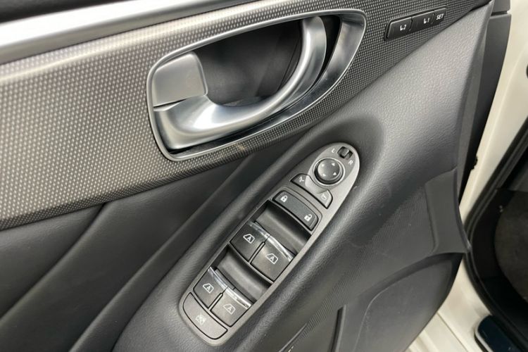 Used Infiniti Q50 2014 3.7L Comfort Edition Interior 8