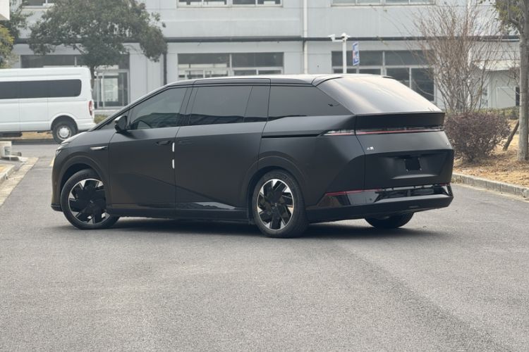 Used XPeng X9 2024 702 Ultra-Long Range Pro
