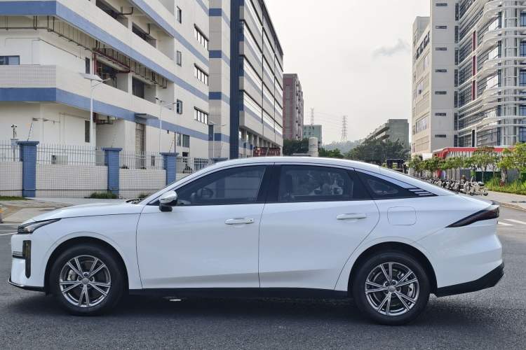 Used Geely Galaxy L6 2025 EM-i 140km Long-Range Version