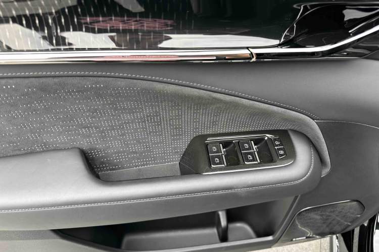 Used Zeekr 009 2024 7-Seater Walk-Through Version Four-Wheel Drive 108 kWh Interior 8