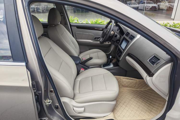 Used FORTHING Joyear S50 2014 1.6L CVT Luxury Model Right Front Seat