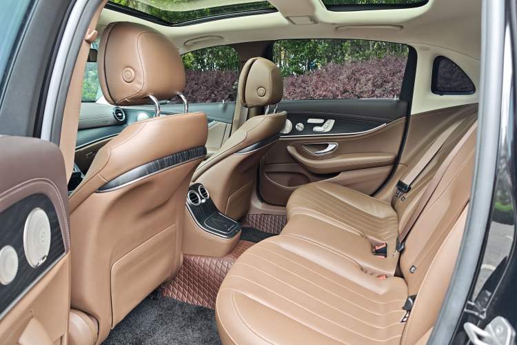 Used Mercedes-Benz E-Class 2023 E 300 L Luxury Model Interior 4