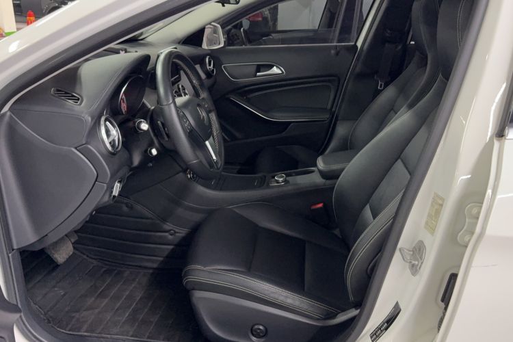 Used Mercedes-Benz GLA 2015 GLA 220 4MATIC Fashion Model Interior 2