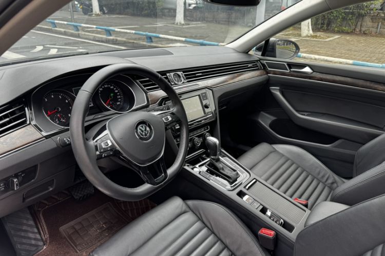 Used Volkswagen Magotan 2018 Facelift 330TSI DSG Luxury Model Interior 3